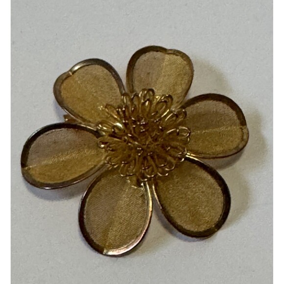 Vintage Small Gold Tone Flower Brooch 1.5 inch Lapel Pin Mesh - Picture 1 of 8